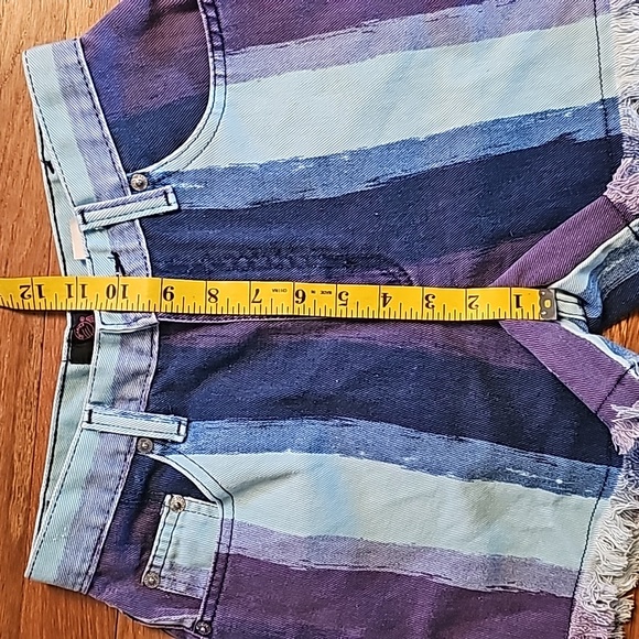 Vintage Sasson Striped Jean Shorts Women's Jr Size 24" Waist X 4" Inseam Length - Picture 9 of 13